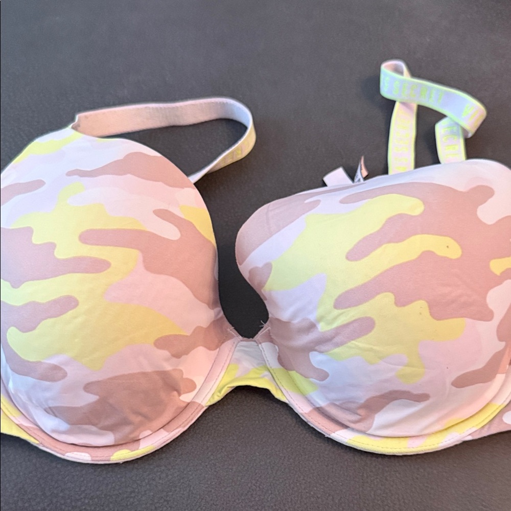 T-Shirt Lightly Lined Full Coverage Camo Print Bra with Adjustable Straps